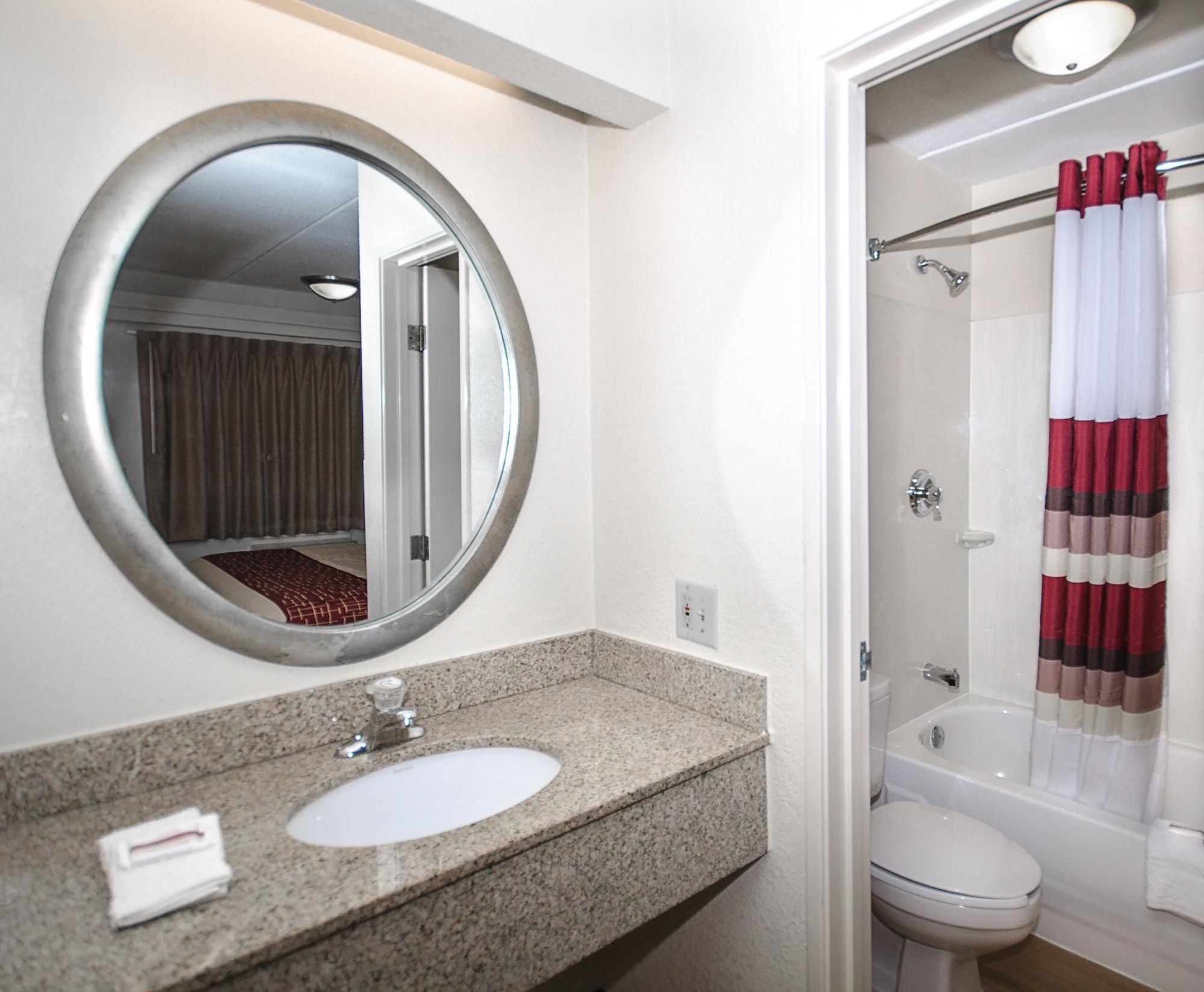 Red Roof Inn Philadelphia - Oxford Valley Langhorne Dış mekan fotoğraf