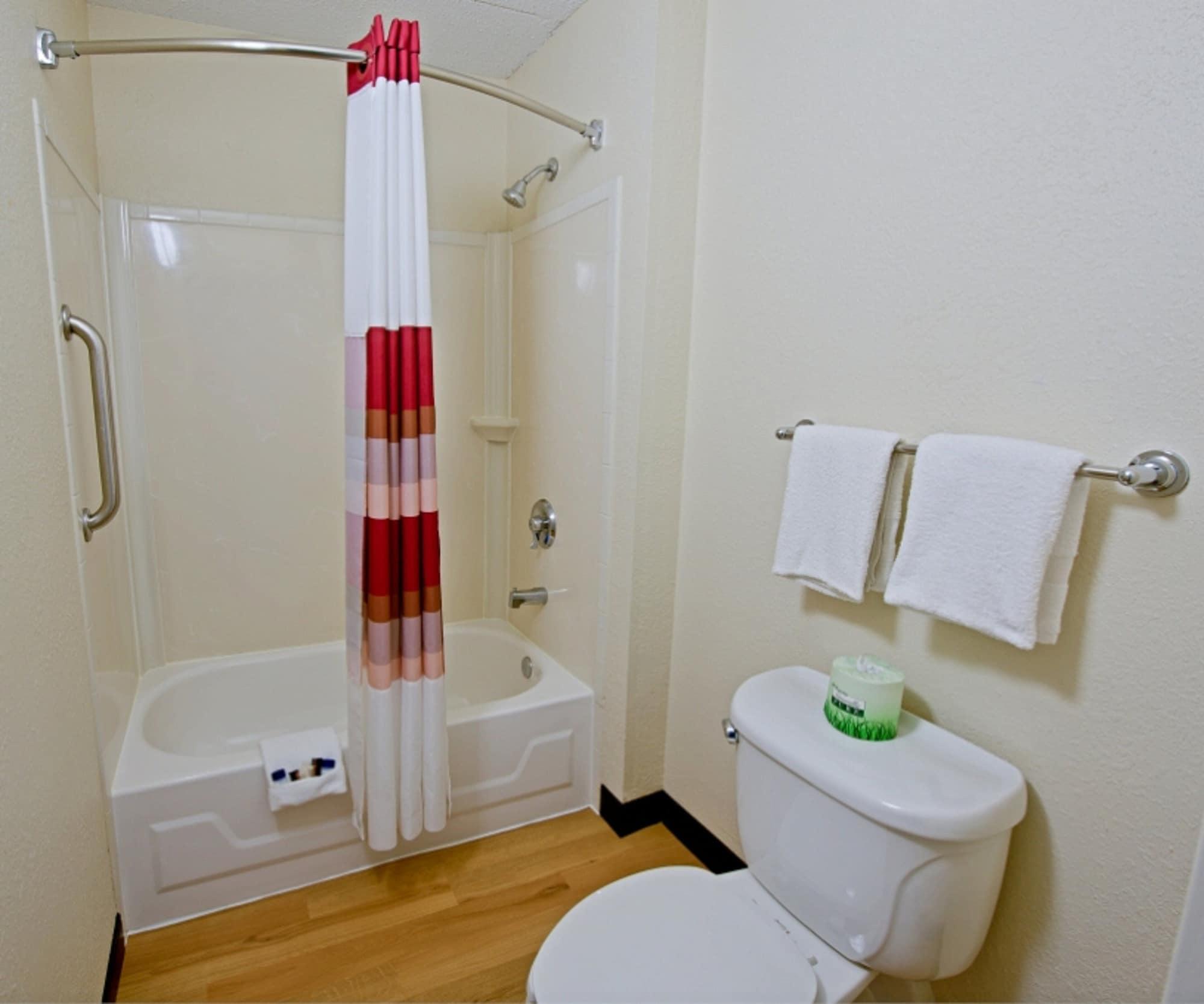 Red Roof Inn Philadelphia - Oxford Valley Langhorne Dış mekan fotoğraf